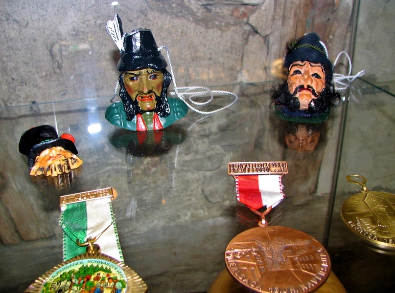 Kleine Masken der Schwarz Veri Zunft in Ravensburg