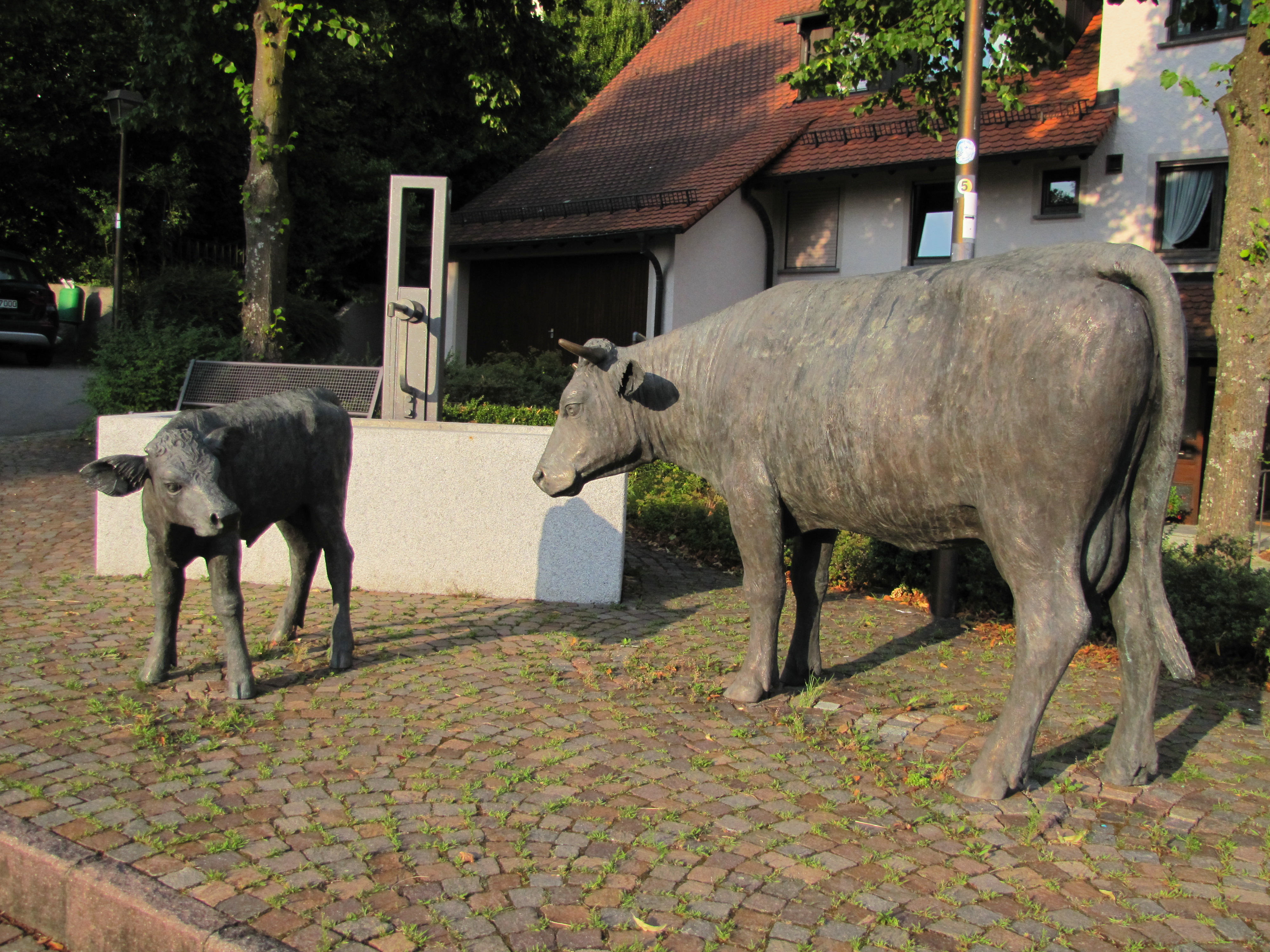 Kuh und Kalb - Berger Dorfplatz